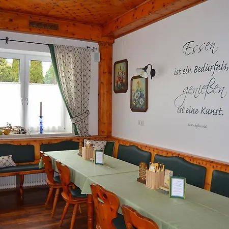 Zum Strell Nocleg ze śniadaniem 4*
