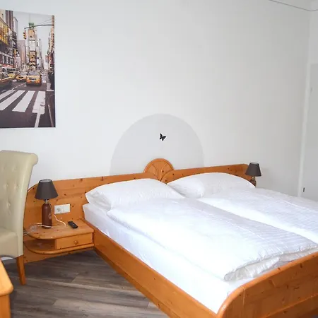 Zum Strell Nocleg ze śniadaniem 4*