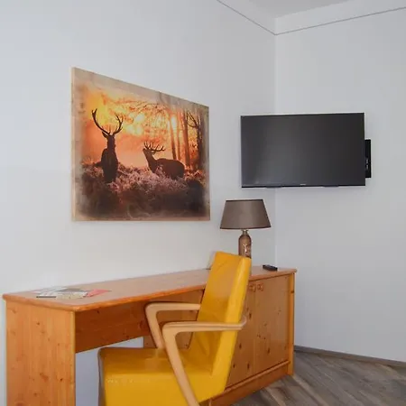 Nocleg ze śniadaniem Zum Strell 4*