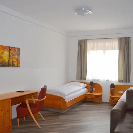 Zum Strell Nocleg ze śniadaniem 4*
