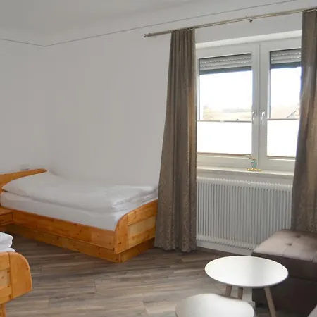 Zum Strell Nocleg ze śniadaniem 4*