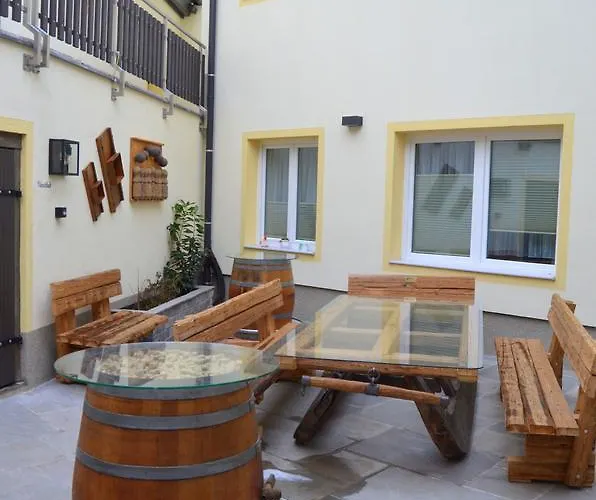 Zum Strell Bed & Breakfast Hollabrunn